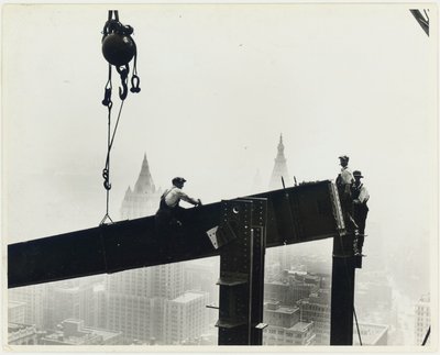 Bygga Empire State Building, c.1931 av Lewis Wickes Hine