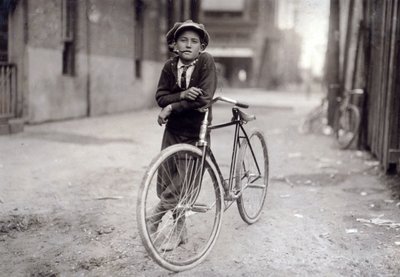 Femton år gammal budbärarpojke som arbetar för Mackay Telegraph Company, Waco, Texas, 1913 av Lewis Wickes Hine