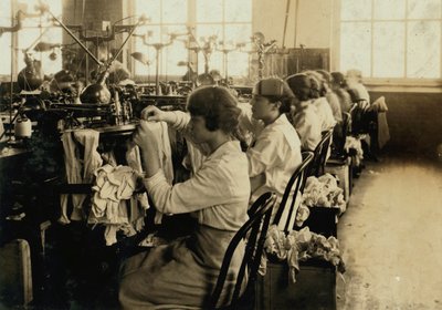 Flickor gör strumpor i Ipswich Mills i Boston, Massachusetts av Lewis Wickes Hine
