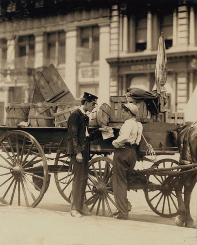 Messenger-pojkar i samtal vid Union Square, New York av Lewis Wickes Hine