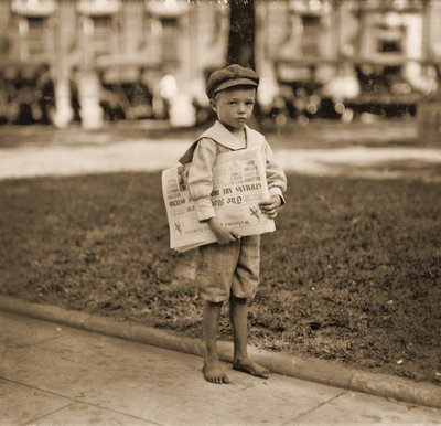 Porträtt av en tidningsförsäljare, ca 1910 av Lewis Wickes Hine