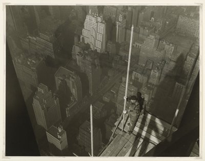 Raising the Mast, Empire State Building, 1931 (gelatinsilverfoto) av Lewis Wickes Hine
