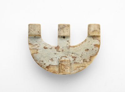 Bågformad hängsmycke, med extra dekoration, ca 3300-2250 f.Kr av Liangzhu culture