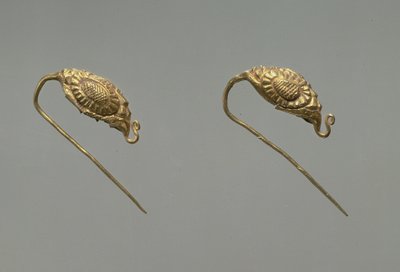 Ett par guldörhängen, Liao-dynastin, 10-11-talet av Liao Dynasty Chinese School