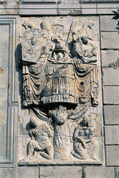 Närbild av skulpturer på en vägg, Trophee Des Alpes, La Turbie, Provence-Alpes-Cote D