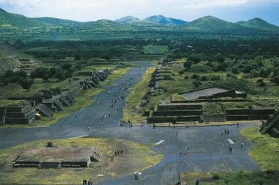 Mexiko, Mexikos bassäng, Mexico City, Teotihuacan (Gudarnas stad), Pyramid of Moon och Avenue of Dead av Unbekannt Unbekannt
