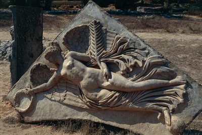 Relief av Septimus Severus båge i Severan Forum föreställande segergudinnan med bevingade, Libyen, Historiska Tripolitanien, Leptis Magna (UNESCOs världsarvslista). av Unbekannt Unbekannt
