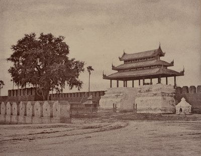 Amerapoora: Ooh-nein Gate of the City av Linnaeus Tripe