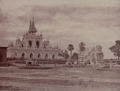 Amerapoora: Sindu Shwe koo Pagoda av Linnaeus Tripe