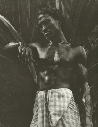 Ennui (s/v foto) av Lionel Wendt