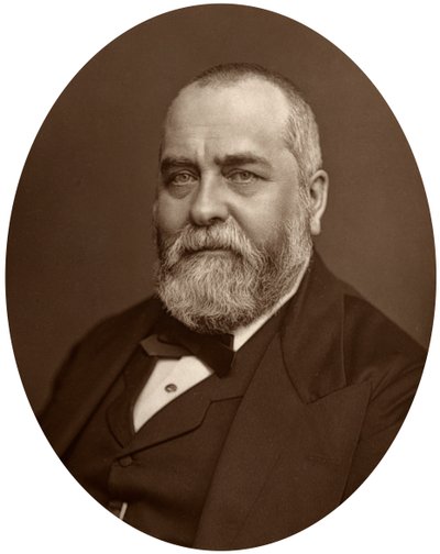 Sir Francis Philip Cunliffe Owen, chef för South Kensington Museum, 1880. av Lock and Whitfield
