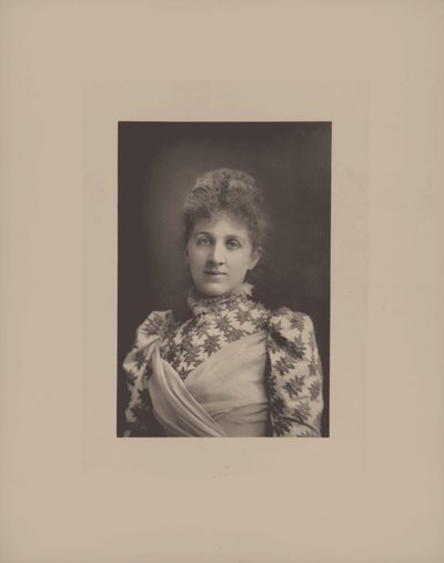 Porträtt av pianisten och kompositören Liza Lehmann 1862-1918. av London . Photo studio W. and