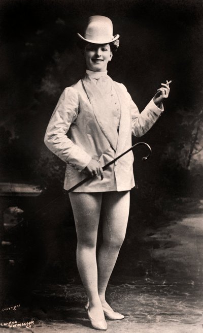Lily Iris, skådespelerska, 1906. av London Stereoscopic and Photographic Co