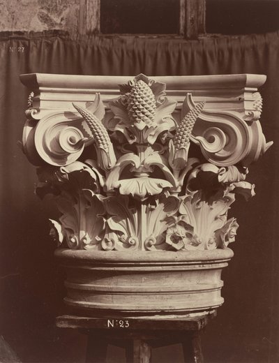 Ornamentale Skulptur aus der Pariser Oper (Säulenfragment) von Louis-Emile Durandelle