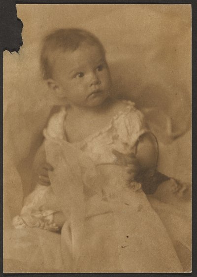 [Baby med tyll] av Louis Fleckenstein