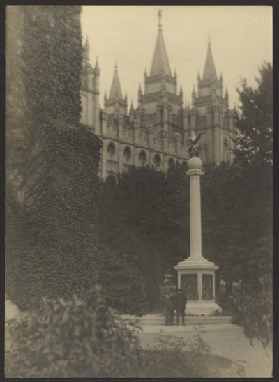 [Cathedral Towers] av Louis Fleckenstein