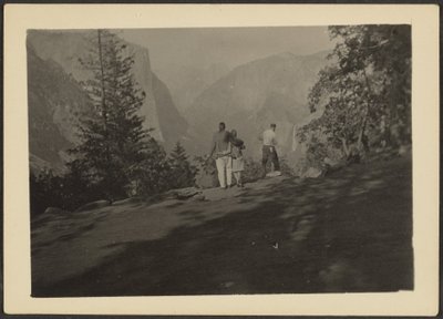 Figurer i ett bergslandskap av Louis Fleckenstein