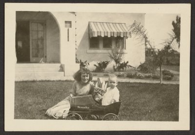 [Florence och barn] av Louis Fleckenstein