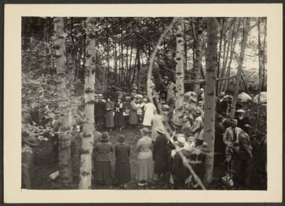 [Group in the Woods] av Louis Fleckenstein