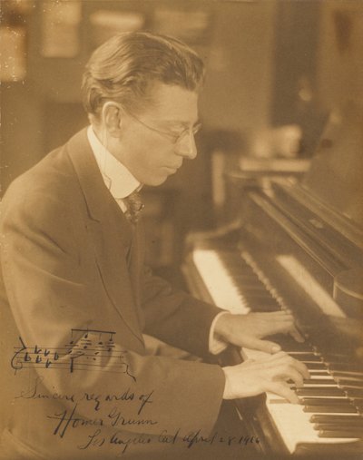 [Homer Grunn vid pianot] av Louis Fleckenstein