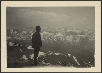 Man i bergslandskap av Louis Fleckenstein
