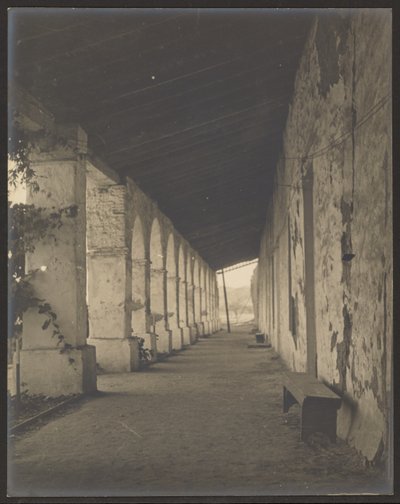 [Mission Hallway] av Louis Fleckenstein