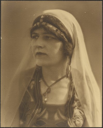 [Porträtt av nautch-flicka] av Louis Fleckenstein