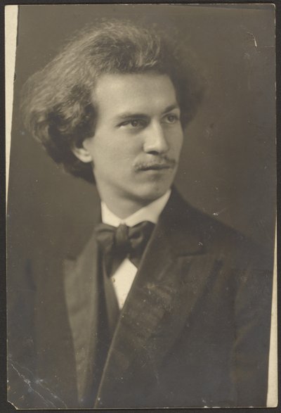 [Porträtt av en man med fluga] av Louis Fleckenstein