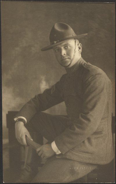 [Porträtt av en ung man i uniform] av Louis Fleckenstein