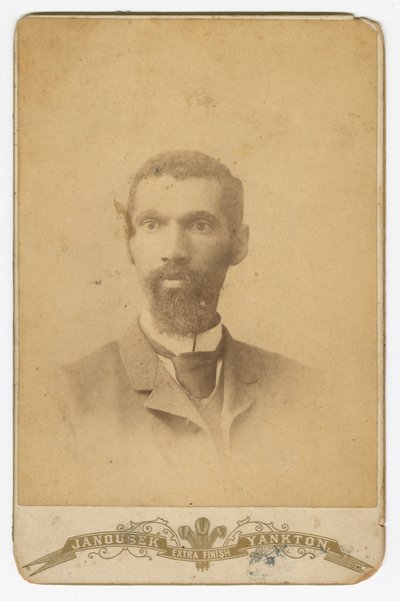 Fotografi av en man med skägg, sent 1800-tal. av Louis Janousek