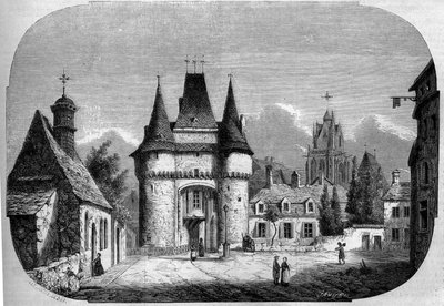 Arkitektur: utsikt över porten Saint Julien (1460-1483), I bakgrunden utsikt över den gotiska kyrkan Notre Dame des Marais (1450-1623). La Ferte Bernard, Sarthe (72) av Louis Moullin