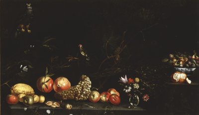 Stilleben med frukt, blommor, en hök och en guldfink, 1620-30 av Luca Forte