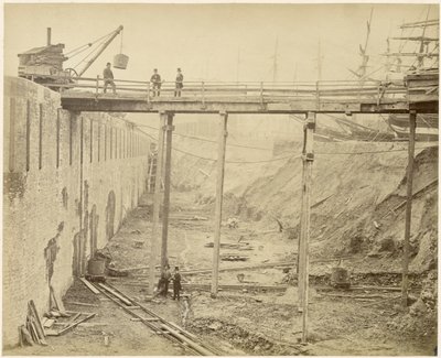 Konstruktion av den utökade Limehouse Basin, London, maj 1869 av Lucas and Tuck