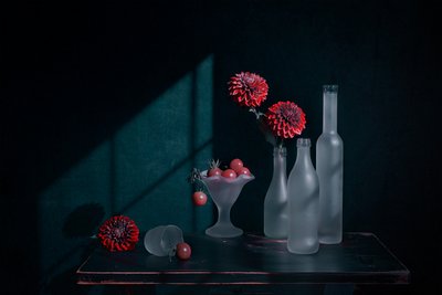 Elegant stilleben med dahlior av Lydia Jacobs