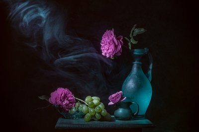 Eteriskt stilleben med rosor av Lydia Jacobs