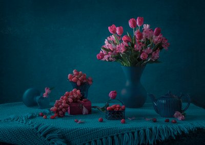 Stämningsfullt blomsterstilleben av Lydia Jacobs