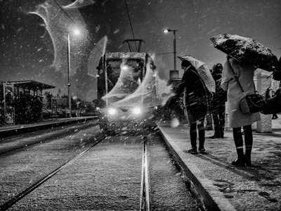 Spårvagn i snöfall av Maciej Przeklasa