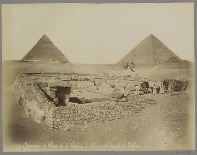 Piramides van Cheops en Chephren, de sfinxen och de tempel av Chefren Pyramider av Cheops och Cheffren Sphynxen och Cheffrens tempel (titel på objektet) av Maison Bonfils