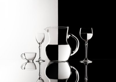 Kontrast i klart glas av Margareth Perfoncio