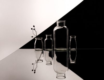 Eleganta glasreflektioner av Margareth Perfoncio