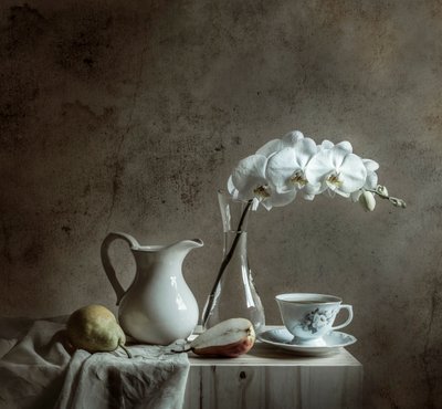 Elegant stilleben med orkidéer av Margareth Perfoncio