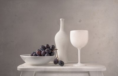 Minimalistiska druvor och vin av Margareth Perfoncio