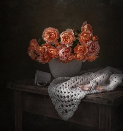 Bukett med rosor i färgen Moody Peach av Margareth Perfoncio
