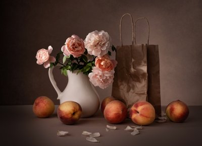 Rosa rosor och persikor av Margareth Perfoncio