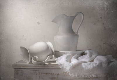 Stilleben i keramik – en stillsam bild av Margareth Perfoncio