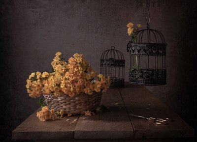 Rustika gula blommor av Margareth Perfoncio