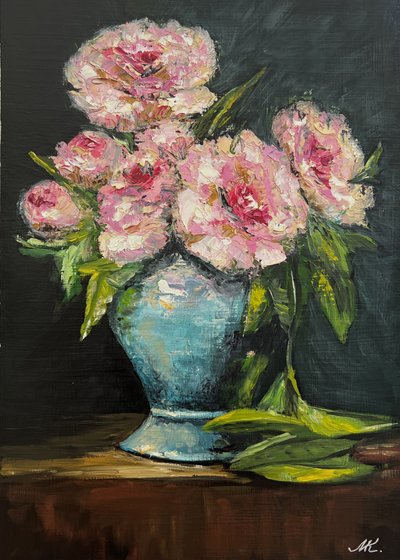 Rosa pioner i blå vas av Marina Kozyr
