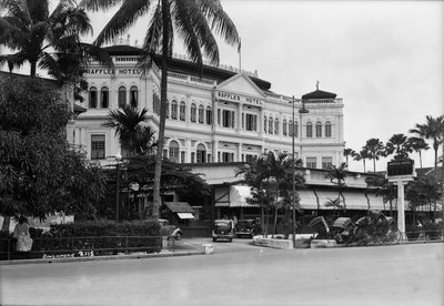 Utsikt över Raffles Hotel, Singapore av Marine Photo Service