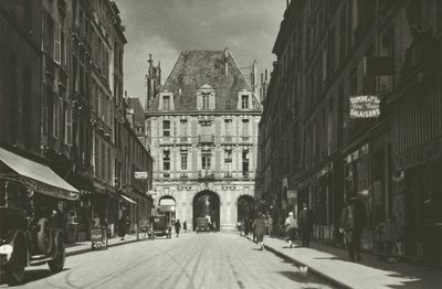 Paris: Rue de Birague (s/v foto) av Mario Bucovich