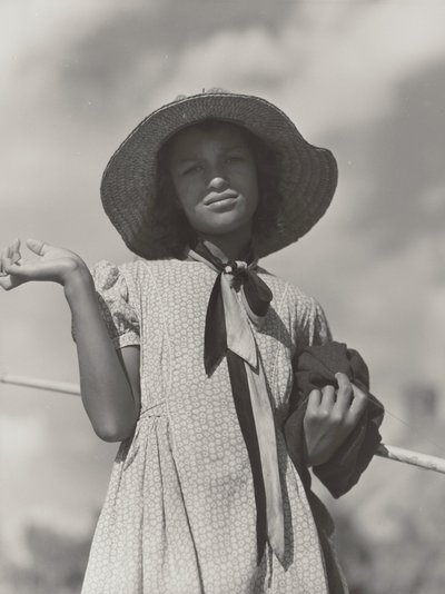 Dotter i en cajunfamilj återvänder hem efter att ha fiskat i Cane River, Melrose, Louisiana av Marion Post Wolcott